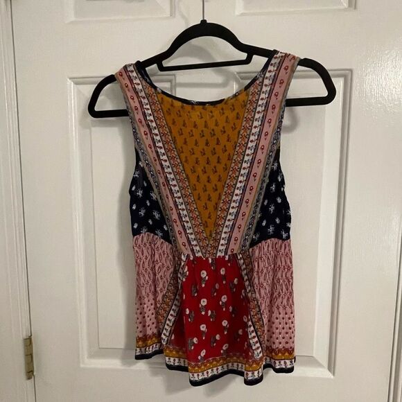 Patrons of Peace Floral Top - Picture 5 of 5